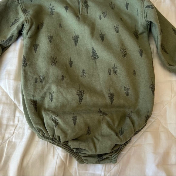 Grayson Collective Baby Bubble Sweashirt Romper in Green Forest Print Size 18 Mo - Picture 10 of 10